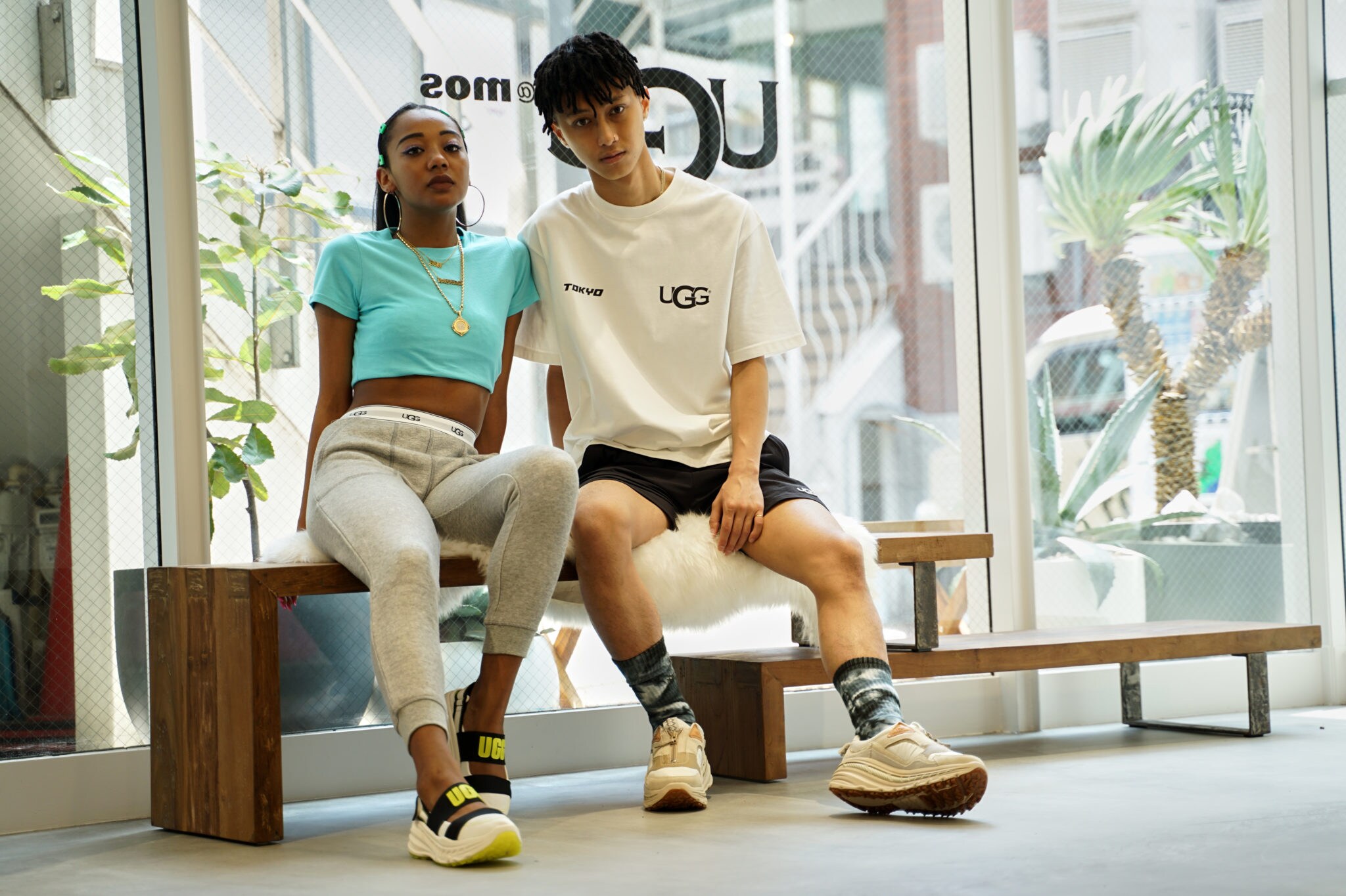 Ugg とatmosがパートナーを組んで運営する コンセプトショップugg Mosからオリジナルアパレルが登場 Atmos Media