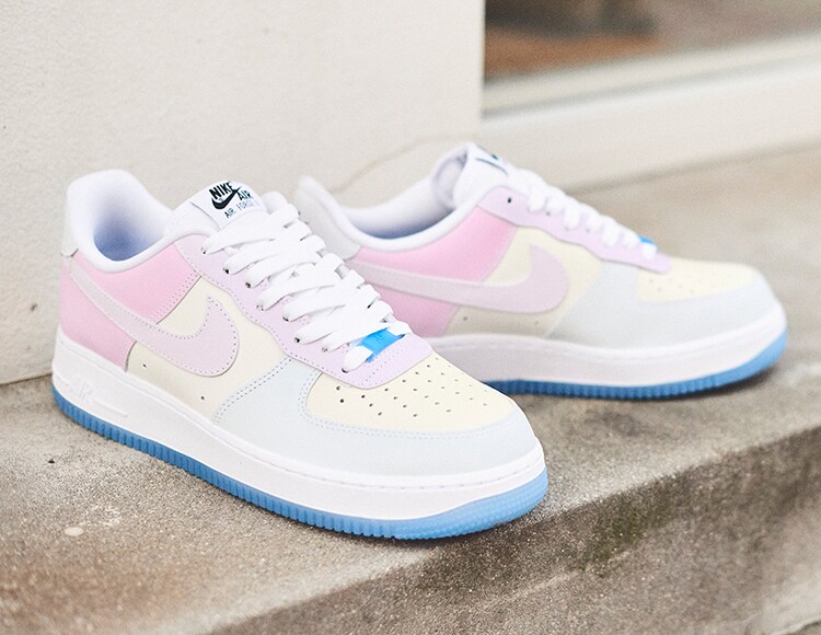 NIKE WMNS AIR FORCE 1 ’07 LX “UV REACTIVE”