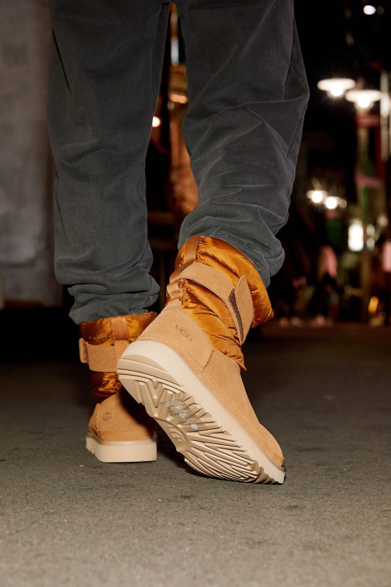 UGGからどんな天候でもシューズ内をドライにキープしてくれる、防水