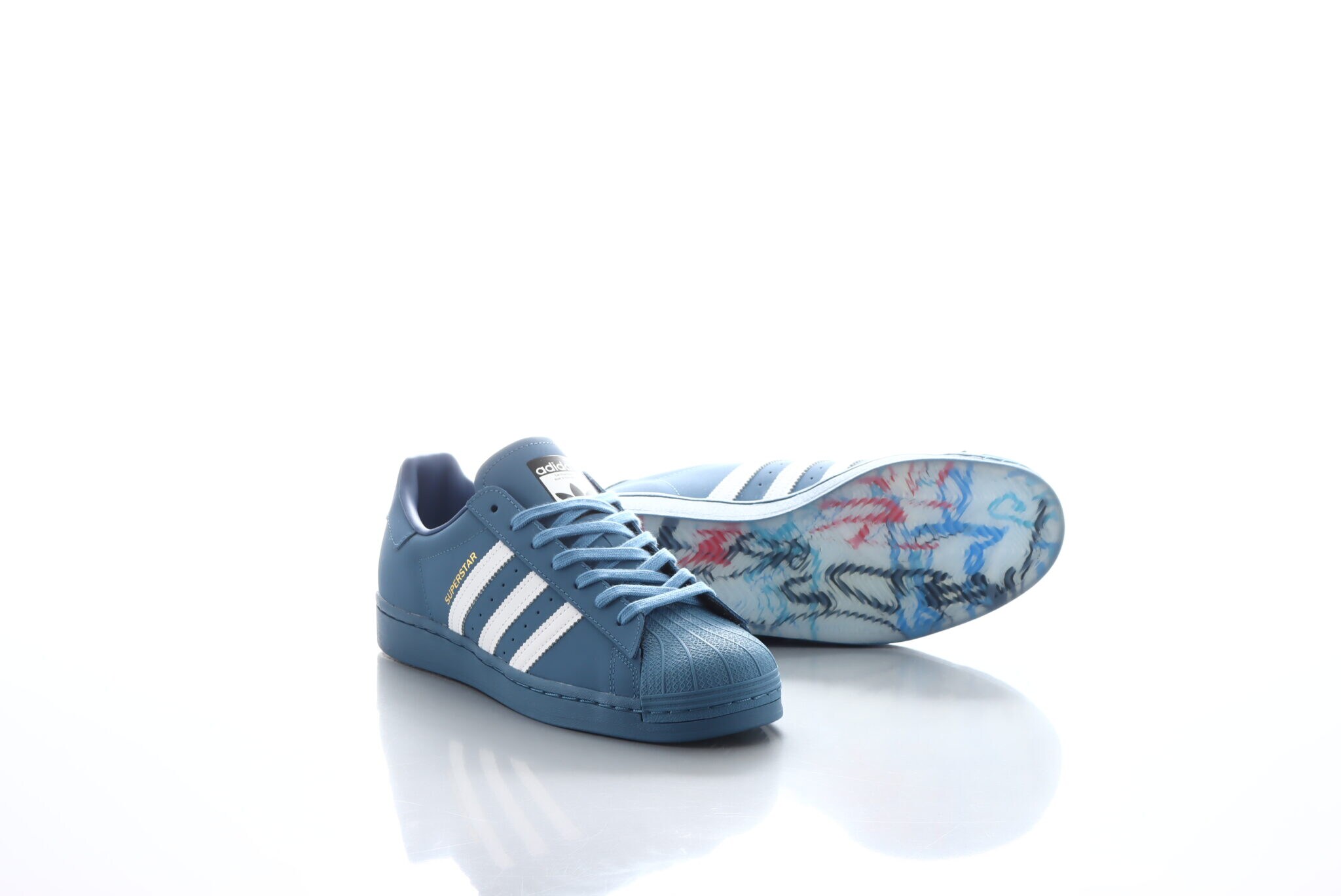 常田大希氏とコラボレーションした「SUPERSTAR atmos × Daiki Tsuneta 