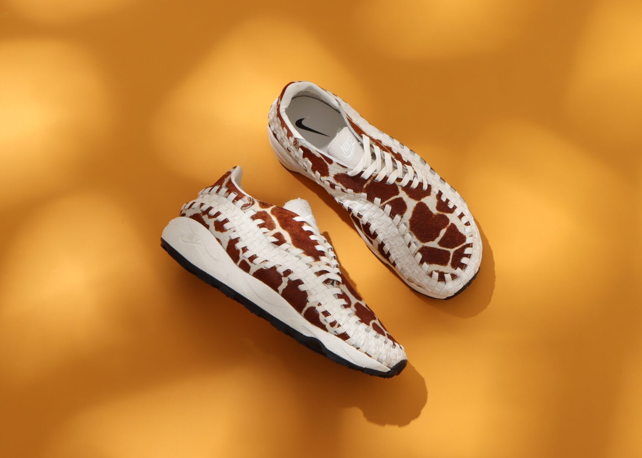 シューレース、編み込み、カウ柄、ユニークなデザイン要素が満載に