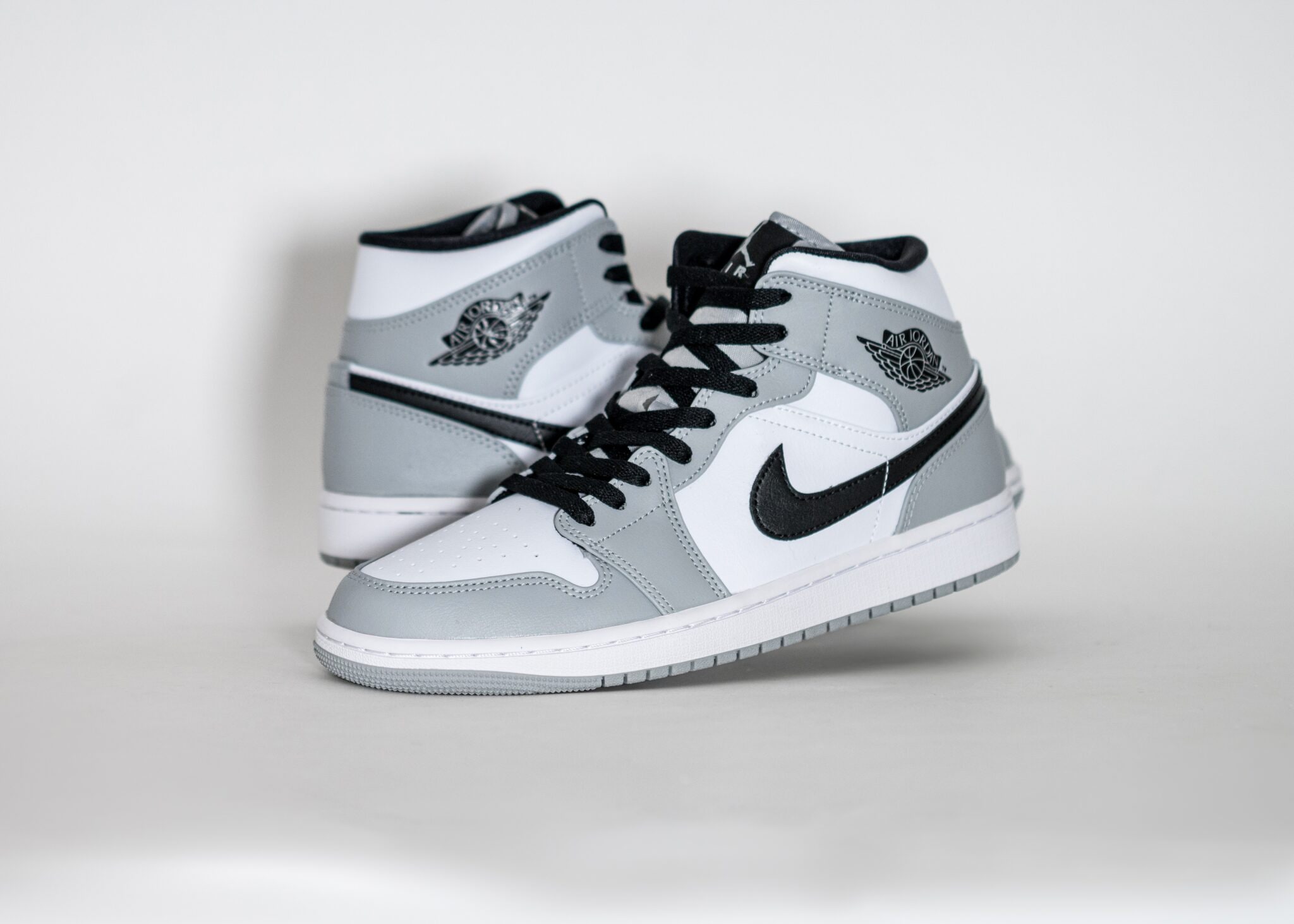 Nike Air Jordan 1 Mid ホワイト/マルチカラー Amazon | [ナイキ] エア ジョーダン 1 MID SE [Air JORDAN 1 Mid
