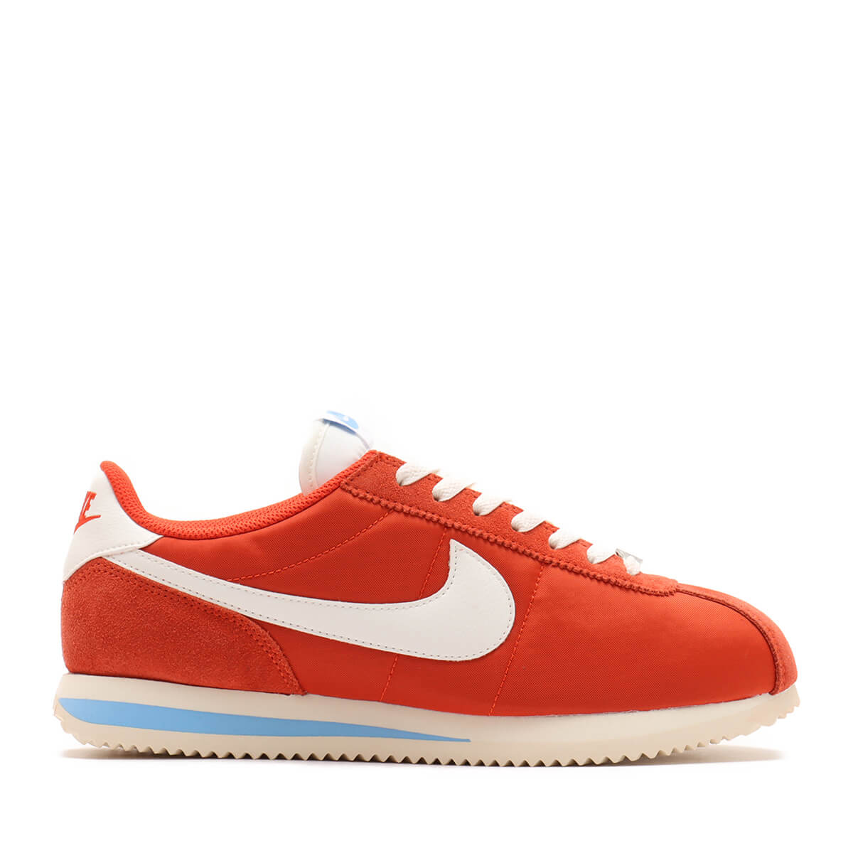 NIKEのタイムレスなスニーカーがスタイリングに色彩を加える美色